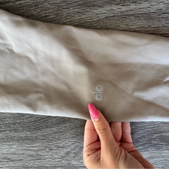 ALO Airlift Tan Leggings - Picture 7 of 7